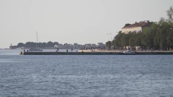 Puerto del casco antiguo de Zadar al atardecer — Vídeos de Stock