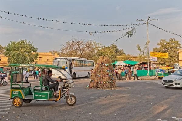 インドの市内中心部の交差点でジャイプールの人々 — ストック写真