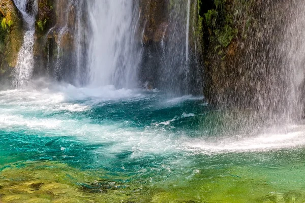 Waterfall close-up — Stock Photo, Image