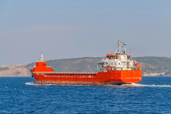 Navio navega Bósforo — Fotografia de Stock