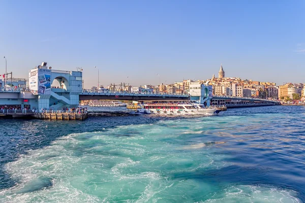 Galata Bridge in Istanbul — Stock Photo, Image