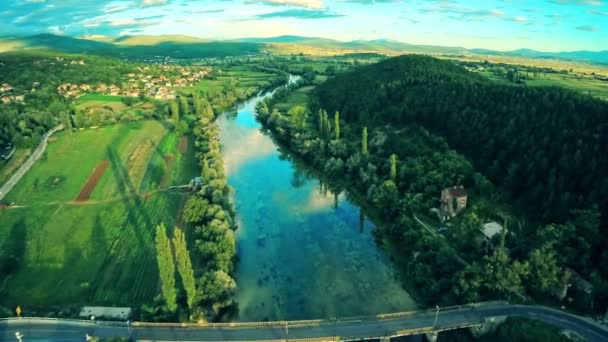 Cetina river with old stone bridge — Stock Video