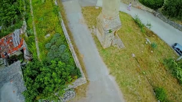 Stary minaretu w północnej Dalmacji - zdjęcia lotnicze — Wideo stockowe