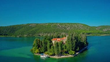 Ada Visovac, hava dairesel atış