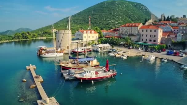 Мали Ston on Peljesac pension, air — стоковое видео