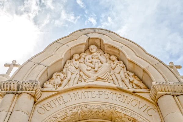 Mausoleum Petrinovic detail — Stockfoto