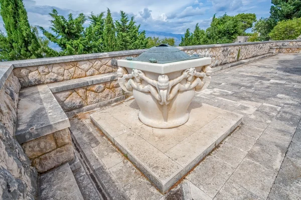 Mausoleum Petrinovic well — Stock Photo, Image