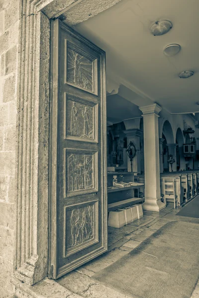 Drzwi Kościoła Supetar — Zdjęcie stockowe