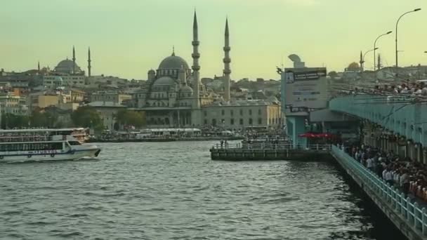 Istanbul galata brug — Stockvideo