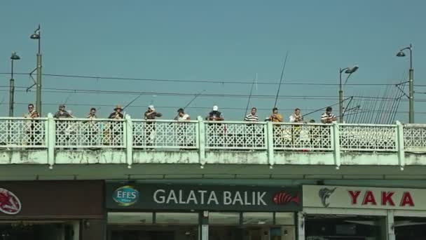 Galata Brücke Fischer istanbul — Stockvideo