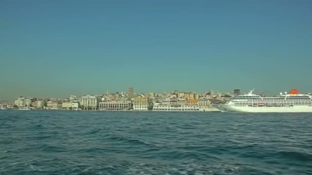 Istanbul sailing Beyoglu district — Stock Video