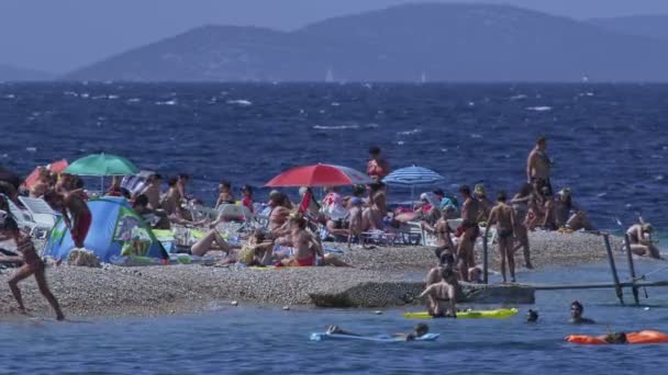 Primosten kamienistej plaży — Wideo stockowe