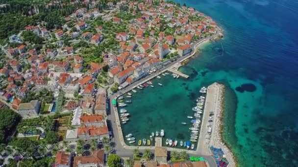 Sutivan op Brac Eiland, luchtfoto — Stockvideo