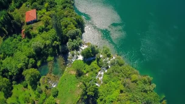 Oberhalb des Wasserfalls Roski Slap, Luftaufnahme — Stockvideo