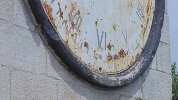 Viejo reloj oxidado — Vídeos de Stock