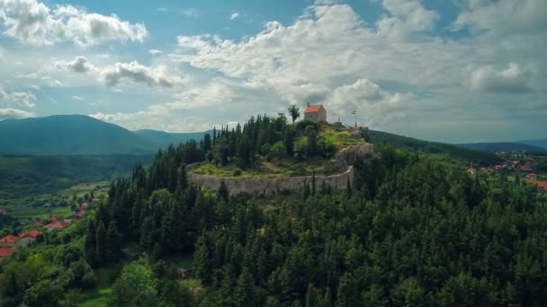 Sinj stare miasto na wzgórzu — Wideo stockowe