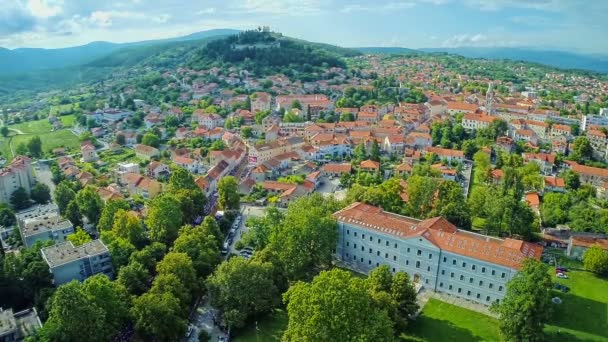 Ciudad pequeña Sinj en Dalmacia — Vídeos de Stock