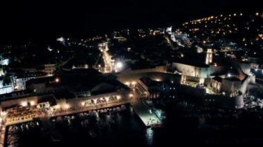 Dubrovnik eski şehir gece.