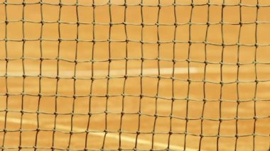 Tenis alan sığ derinliği ile net.