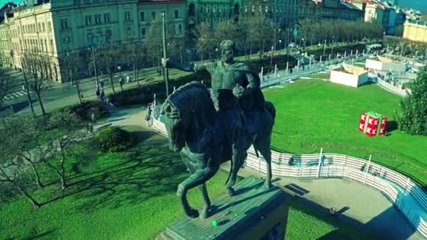 Areial tiro da estátua do rei Tomislav — Vídeo de Stock