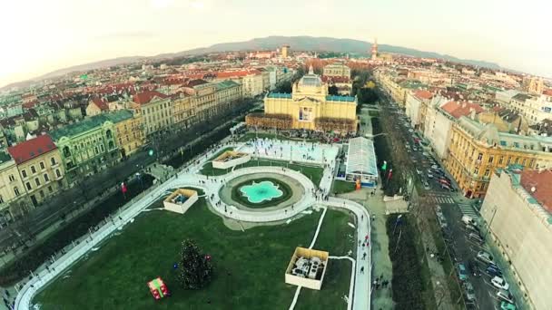 Parque de hielo en el centro de Zagreb - aérea — Vídeos de Stock