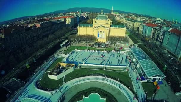 Parque de gelo no centro de Zagreb - aéreo — Vídeo de Stock