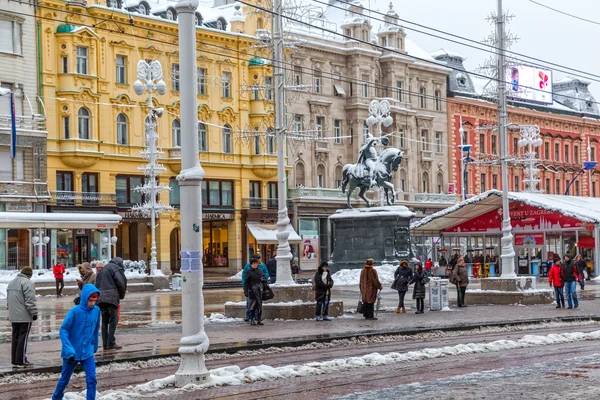 Загребский снег на главной площади — стоковое фото