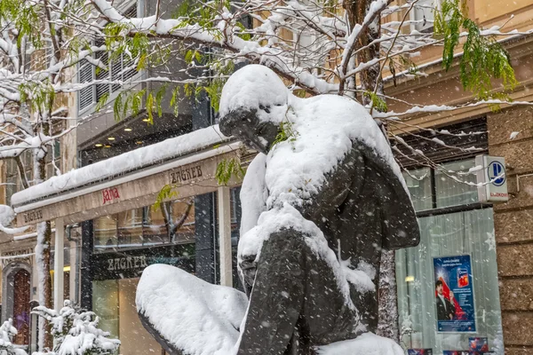 Zagreb Nikola Tesla i snön — Stockfoto