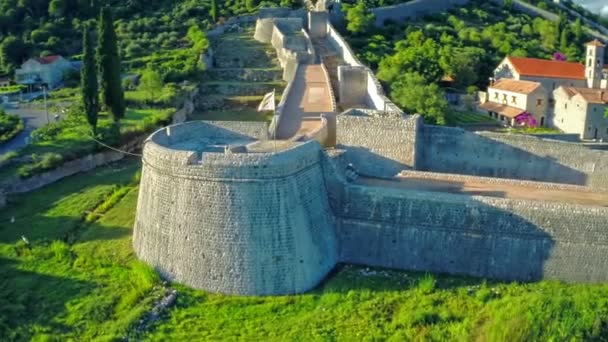 Paredes de pedra torre Arcimun — Vídeo de Stock