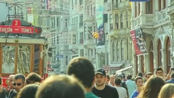Istiklal avenue in Istanboel — Stockvideo