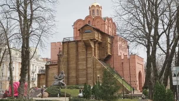 Monumento al rey Yaroslav Mydriy — Vídeo de stock