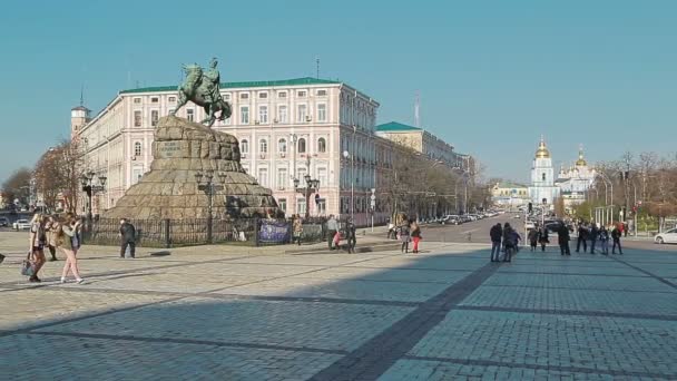 De Chmelnytsky-monument in kiev — Stockvideo