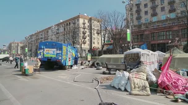 警察トラック - キエフの Euromaidan 革命を破壊 — ストック動画