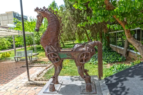 Metal Horse sculpture — Stock Photo, Image