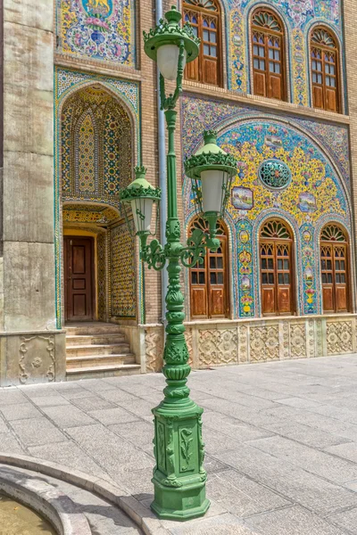 Golestan Palace avec lampe verte — Photo