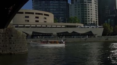 Köprünün altında yelken Melbourne
