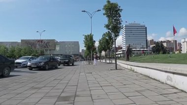 Tiran İskender bey Meydanı