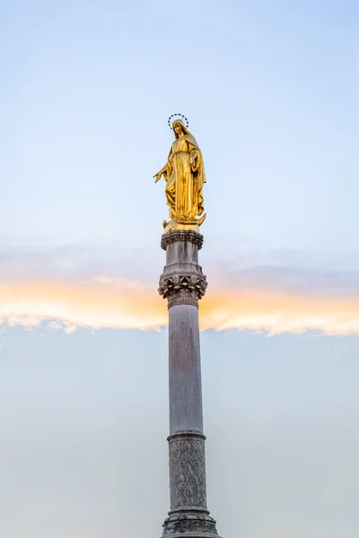 Virgin Mary statue in Zagreb — Stock Photo, Image