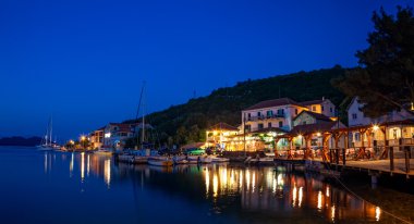 Sahilde balık restoranları