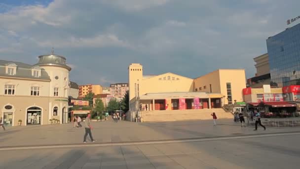 Площадь Скандербег Приштина панорамная — стоковое видео