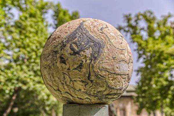 Stone ball statue — Zdjęcie stockowe