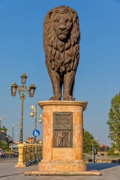 Skopje bridge lion statue — Stockfoto