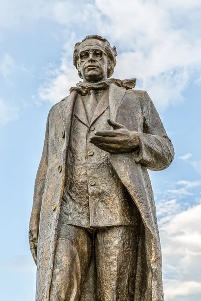 Statue von Ibrahim Rugova in Pristina — Stockfoto