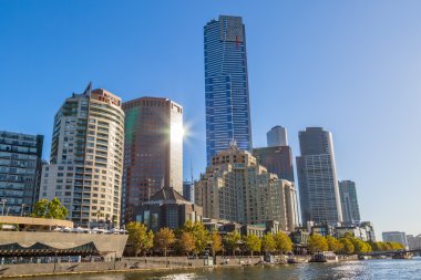 Melbourne yaya köprüsü ve Eureka Kulesi