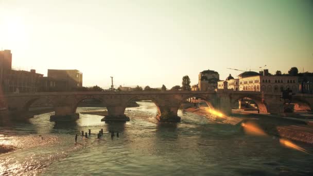 Puente viejo de Skopje — Vídeo de stock