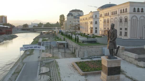 Staty av George Pulevski i Skopje — Stockvideo