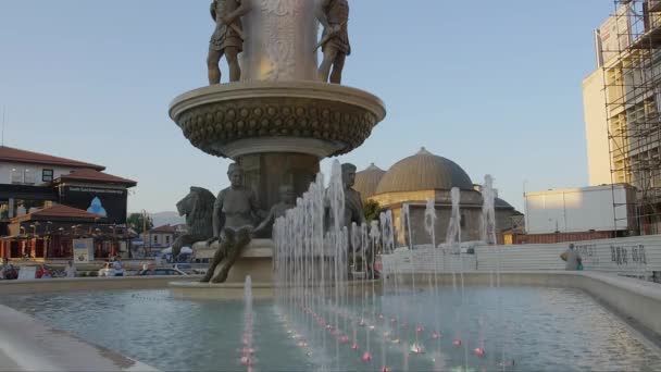 Fontein van Philip van Macedonië in Skopje — Stockvideo