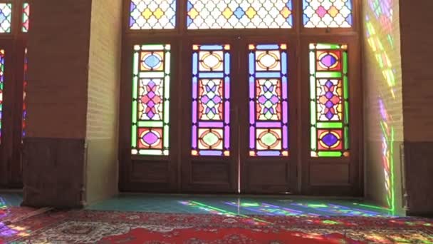 Ventanas de la mezquita Nasir Al-Mulk — Vídeo de stock