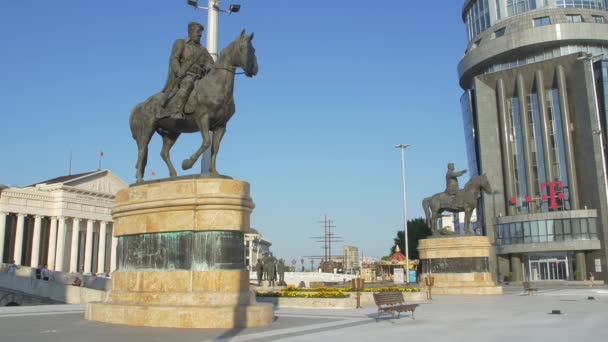 Belangrijkste plein monumenten in Skopje — Stockvideo