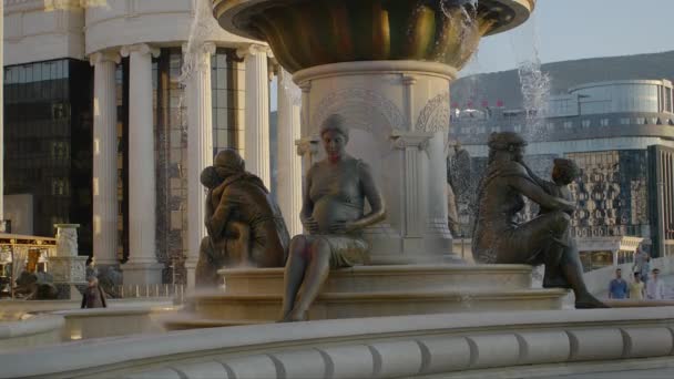 Brunnen der mazedonischen Mütter in Skopje — Stockvideo